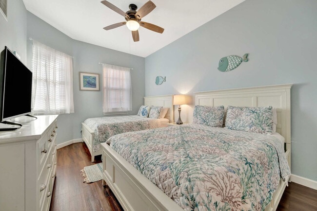 Building Photo - 530 S Gulfview Blvd