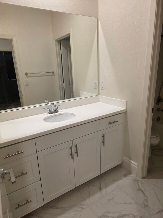 Building Photo - Murrieta 4 Bedroom Home with Solar in Gated Community!