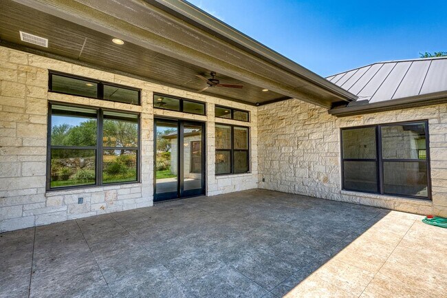 Building Photo - 301 Sunray