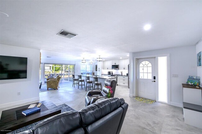 Building Photo - 149 Crescent Dr