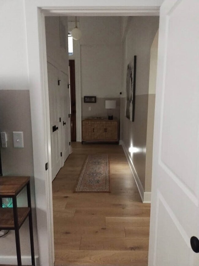 Building Photo - 30 W Broad St