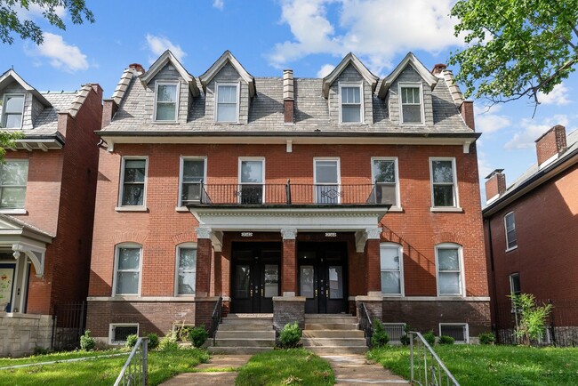 Building Photo - 2042-2044-2044 Russell Blvd