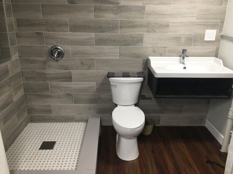 New contemporary bathroom. - 415 9th St