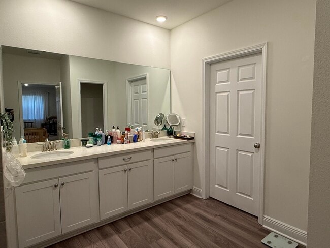 Building Photo - 18 W Sky Wy