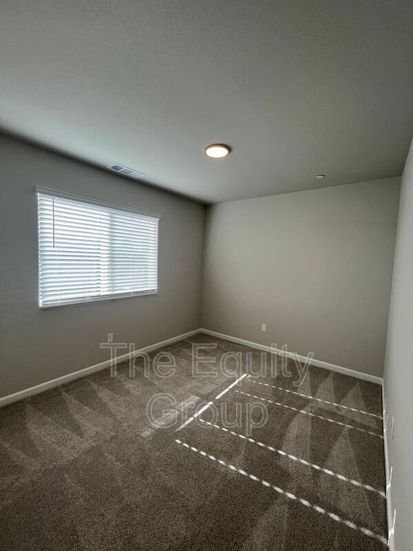 Building Photo - 405 S Summit St