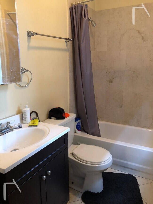 Building Photo - AMAZING 5 BED IN MISSION HILL!!! HOT LISTING!!!