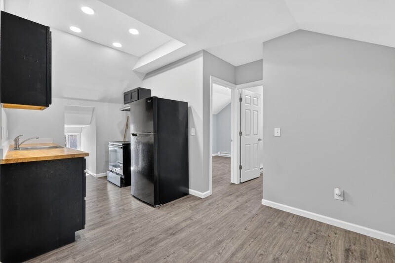 Building Photo - 158 Cliff St