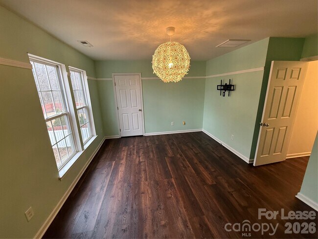 Building Photo - 15622 Troubadour Ln