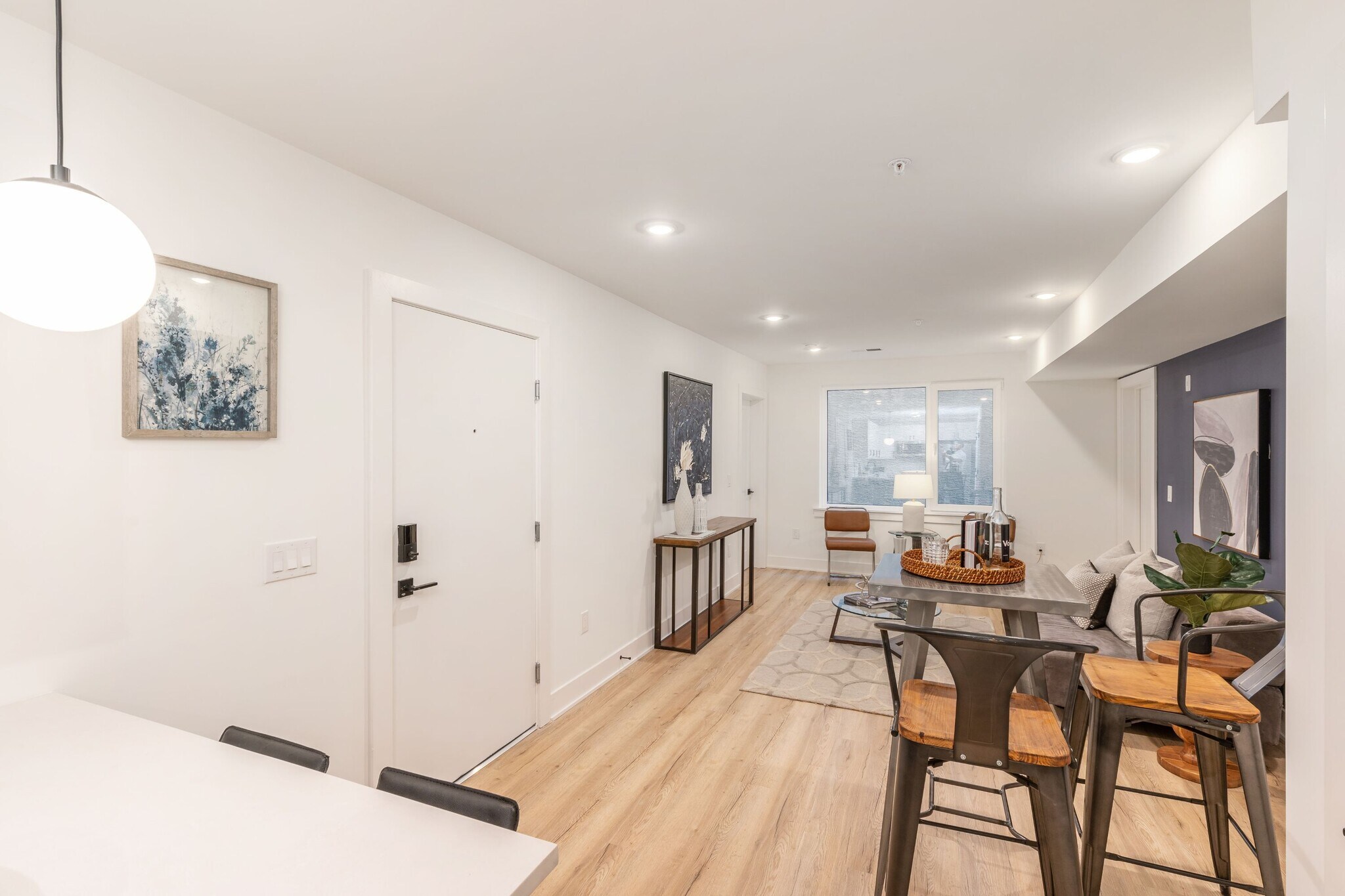 Building Photo - 629 W Girard Ave