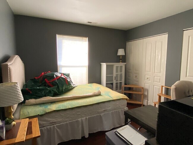Building Photo - 3260 Bromley Ln