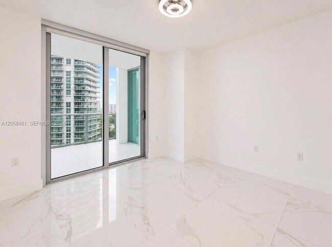 Building Photo - 300 Sunny Isles Blvd