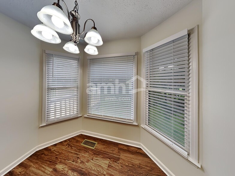 Building Photo - 307 Briarwood Ln