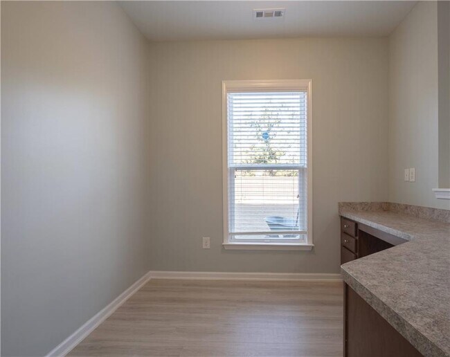 Building Photo - 4550 Farmstead Dr