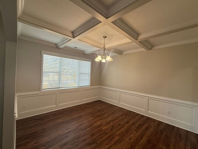 Building Photo - 5 bedroom, 4 bath House