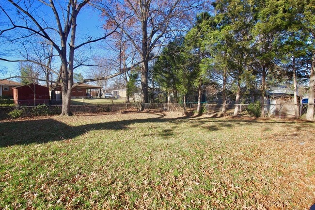 Building Photo - Super 3-brm stone ranch with basement in e...