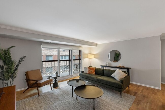 Building Photo - 2885 Knox Ave S