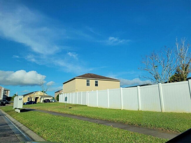 Building Photo - 15150 Sugargrove Way