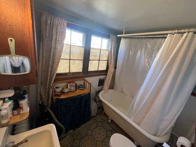 Building Photo - 1330 Selby Ave