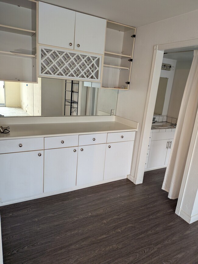 Kitchen - 1600 Ardmore Ave
