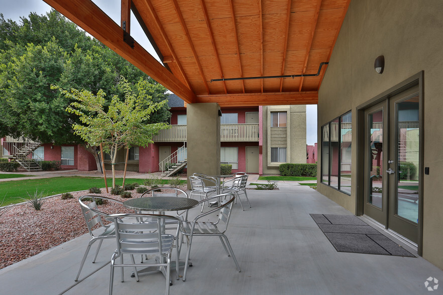 Front Area to Gym - Eastridge Apartments