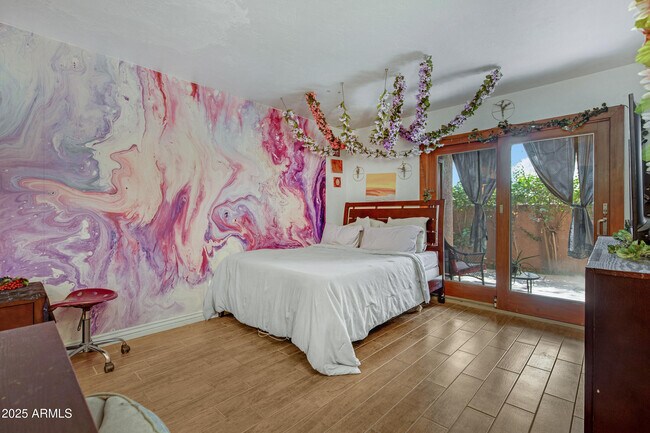 Building Photo - 540 N May