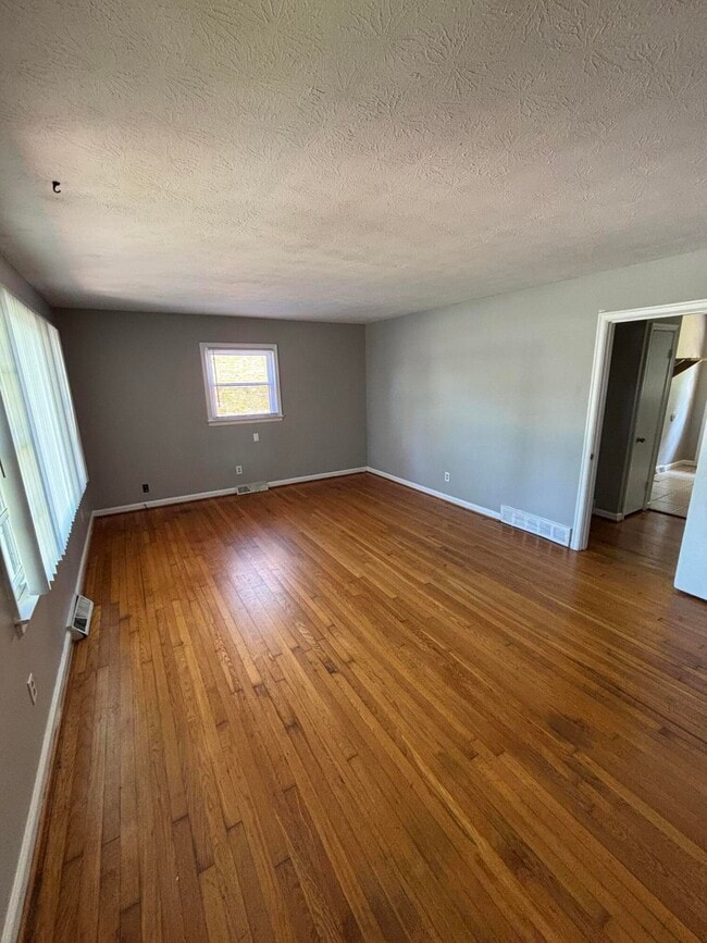 Building Photo - 613 Anniston Dr