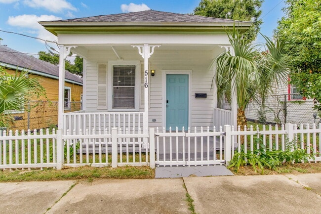 Building Photo - Charming Shotgun Home Just Minutes from Do...