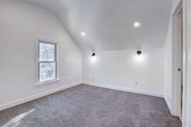 Building Photo - 3915 W 53rd Ave