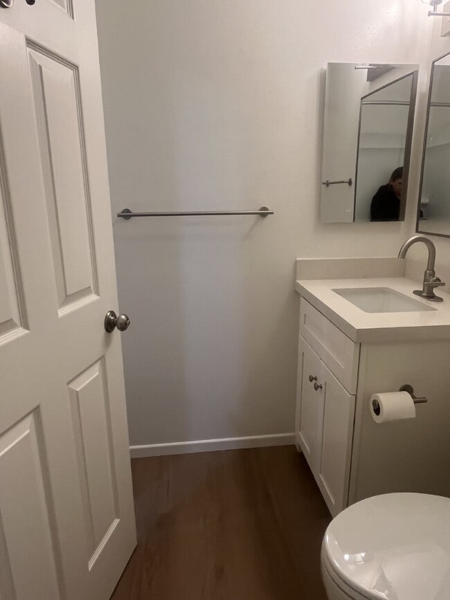 Building Photo - Charming 2-Bedroom Condo with Elegant Upgrades