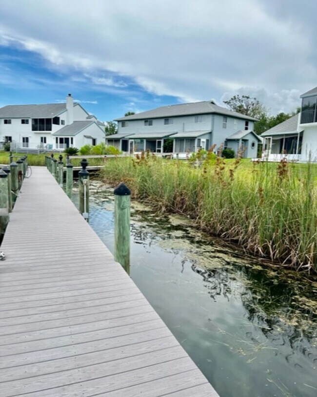 Building Photo - Beautiful Waterfront 2/2 Furnished Home Available April 2024