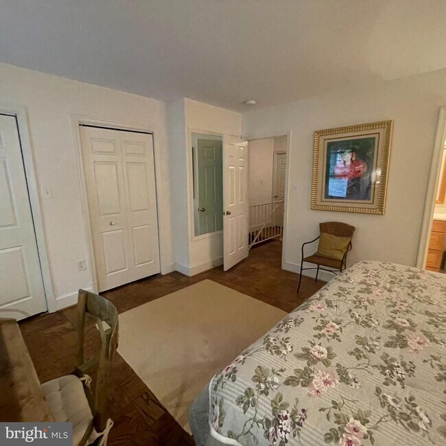 Building Photo - 3221 Sutton Pl NW