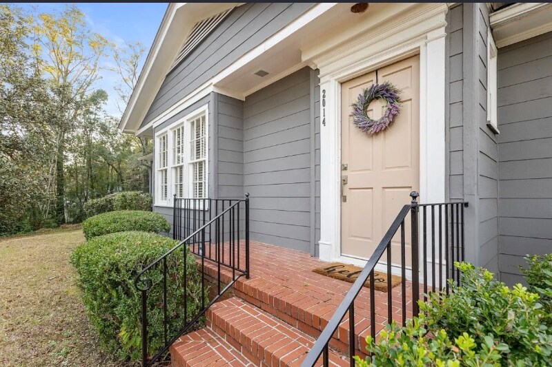 Building Photo - 2014 Golf Terrace Dr