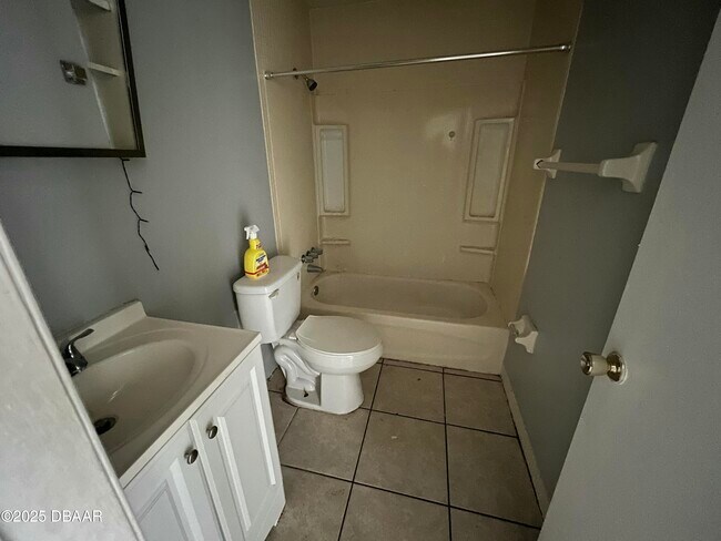 Building Photo - 1850 S Park Ave