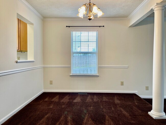 Building Photo - BEAUTIFUL THREE LEVEL TOWNHOME IN NORTH STAFFORD!