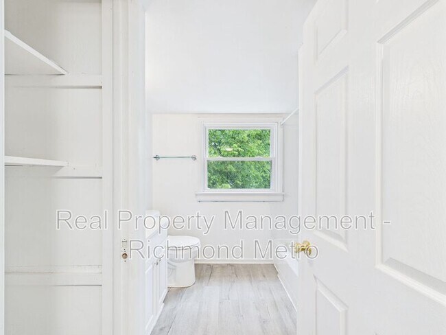 Building Photo - 3905 Larchmont Ln