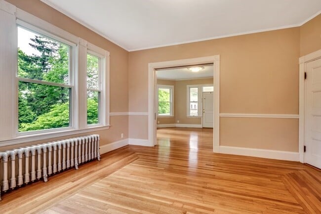 Building Photo - 56 Warren Ave