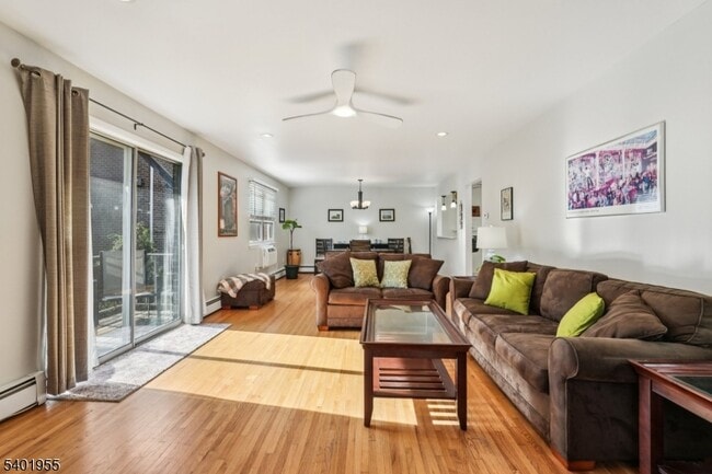 Building Photo - 421 Bloomfield Ave