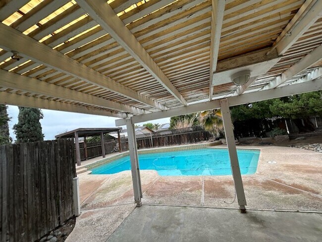 Building Photo - SW 3 Bedroom 2 Bath home with Pool. Yard Care Included.