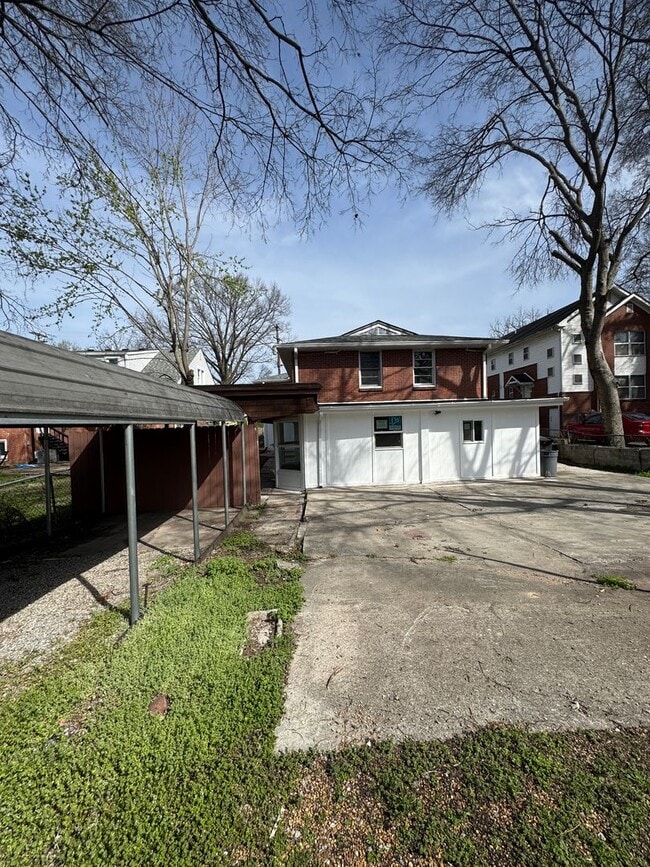 Building Photo - 1036 Seymour Ave