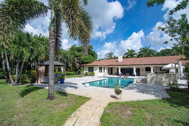 Building Photo - 8208 Twin Lake Dr