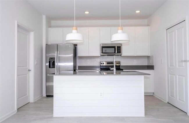 Building Photo - 13890 Title Wy