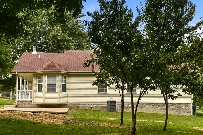 Building Photo - 295 Sanders Dr