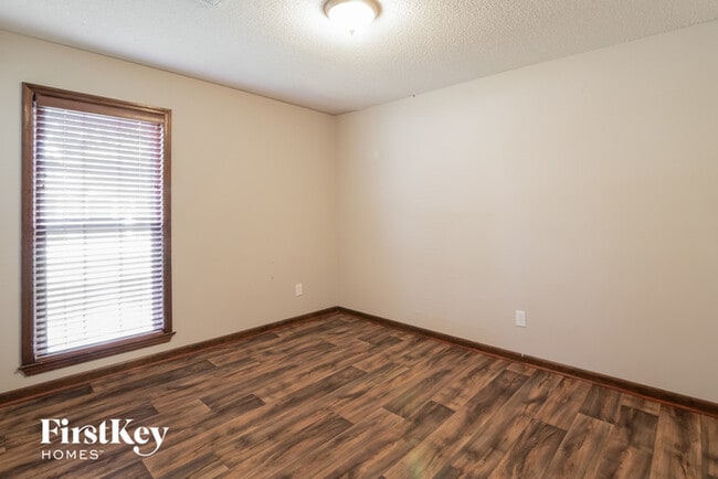 Building Photo - 8157 N Ridgebrook Dr