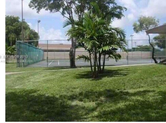 Building Photo - 10625 SW 112th Ave