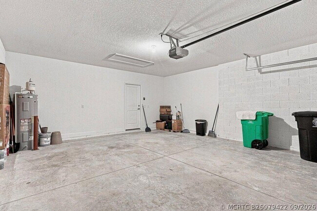 Building Photo - 226 SW Milburn Cir