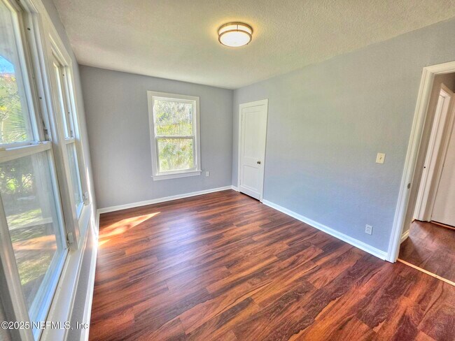 Building Photo - 616 Woodbine St