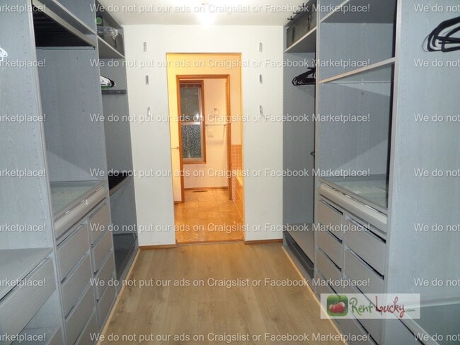 Building Photo - INCREDIBLE VIEWS!! Large 2-Bedroom + Den Duplex with 3-Car Garage in Fantastic Federal Way Neighb...