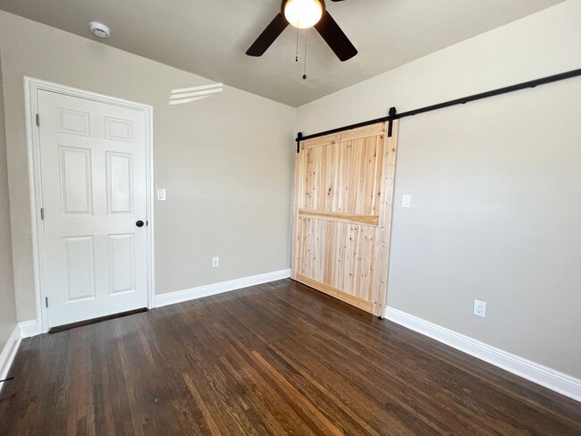 Building Photo - Craftsman Beauty with Upgrades | 2 Bed | 1...