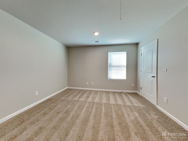 Building Photo - 1071 Bluecoat Cir