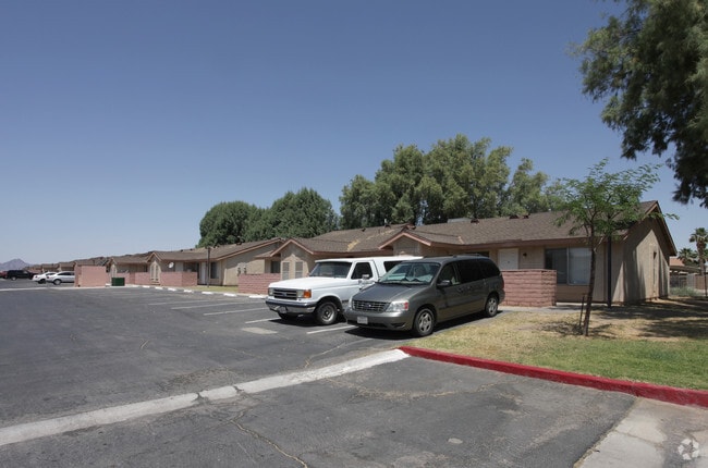 Building Photo - Tamarisk Villas Apartments